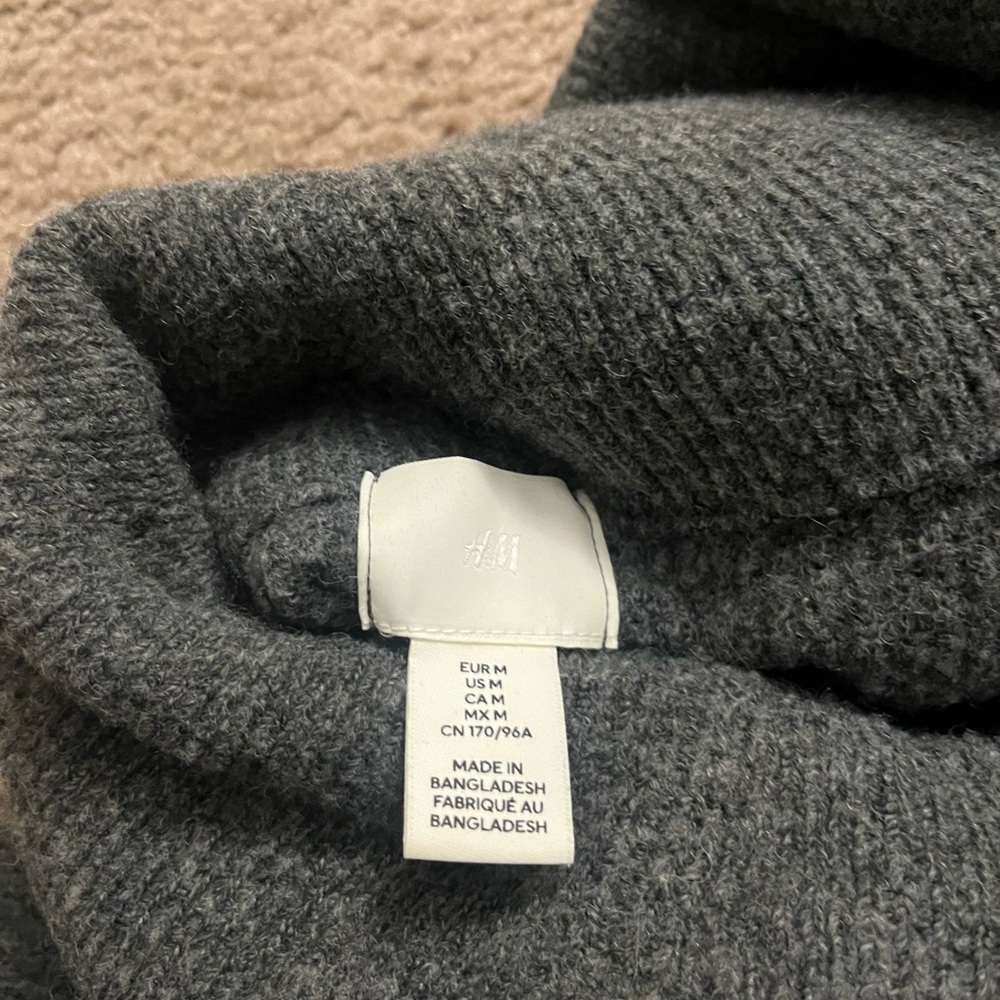 Off Shoulder Sweater - Picture 5 of 6